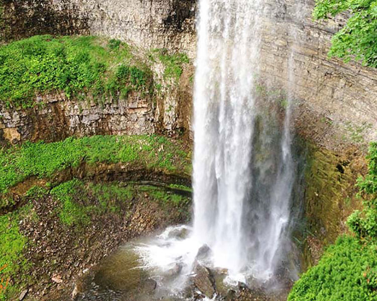 Beautiful hiking trails around Toronto to spend a romantic summer